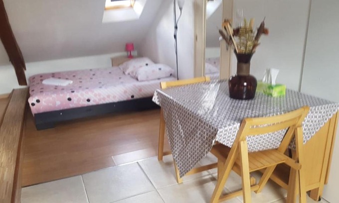 Mer Apartment | Cozy Downtown Studio Near the Beach - Family Friendly