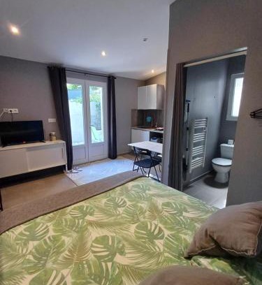 Bollene Apartment | Comfortable Studio with Ocean View & Breakfast Included