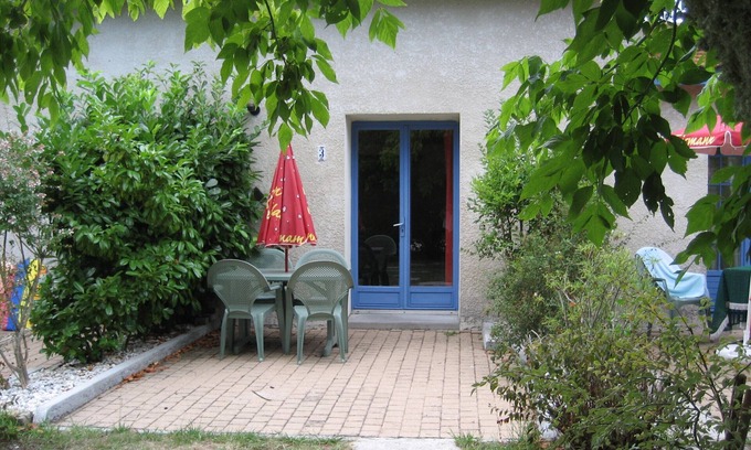Talais Apartment | Relaxing Mezzanine Studio with Pool and Garden Terrace