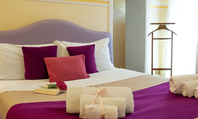 Pinerolo House | Pet-Friendly Studio Mini-Residence Ferraud with Pool & Kitchen