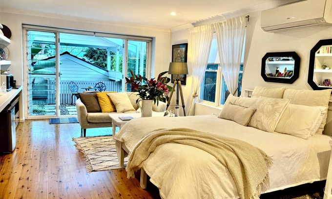 Bayview Apartment | Seaside Studio in Bayview: Top-Rated Comfort & Workspace