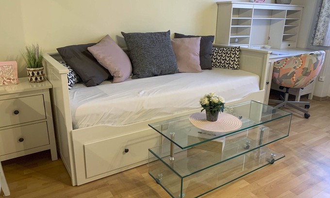 Bad Voeslau Apartment | Relaxing Studio with Garden and Poolside Amenities