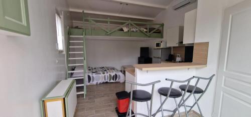 Cuges-les-Pins Apartment | Cozy Studio in Cuges les Pins with Private Garden & WiFi