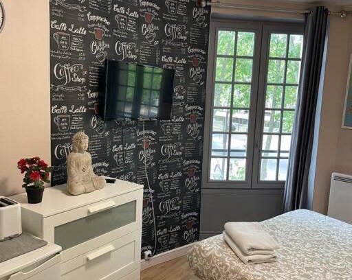 Parc-de-Montsouris Apartment | Cozy Studio Montsouris: Family-Friendly with Dining Options