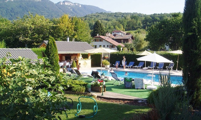 Saint-Jorioz Apartment | Cozy Studio n°13 with Pool and Kitchen Access