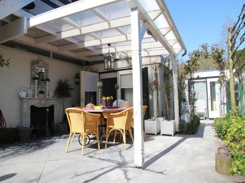 Municipality of Heiloo House | Family-Friendly Retreat in Heiloo for Your Perfect Getaway