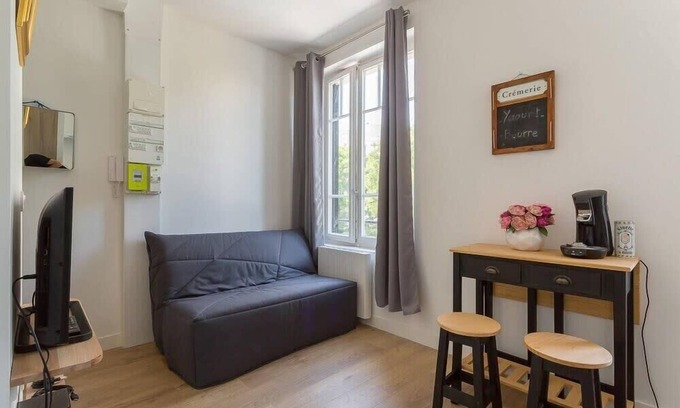7th Arrondissement Apartment | Charming Le George Gouy-Joli Studio with Kitchen Amenities