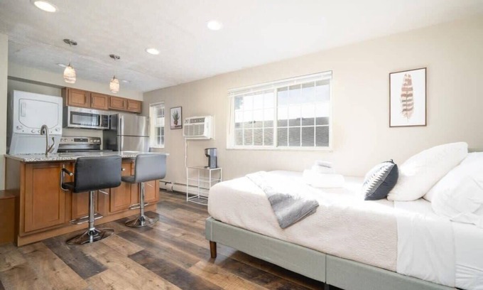University District Apartment | Cozy Studio Near OSU Summa - Pet & Child Friendly Stay