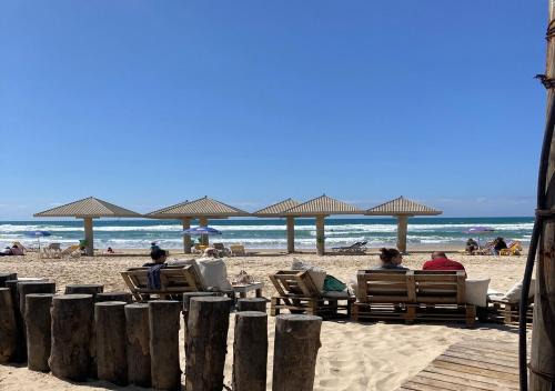 Netanya Apartment | Cozy Studio Steps from the Sea with Ocean View & Breakfast