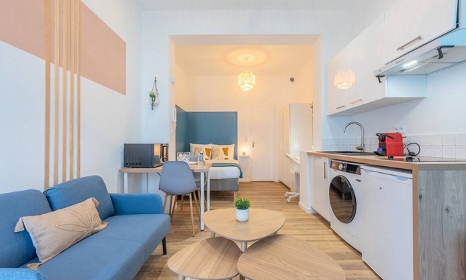 Roubaix Apartment | Cozy Studio near Tram & Parc Barbieux with Spa Amenities