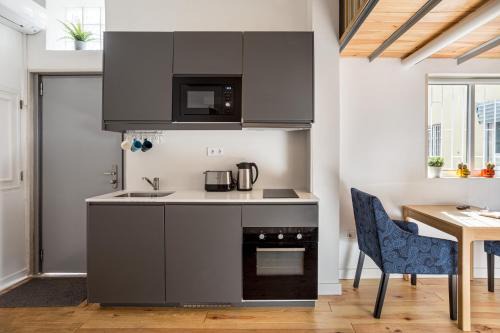 Algueirao - Mem Martins Apartment | Cozy Studio Nest: Pet-Friendly Escape Near Lisbon & Sintra
