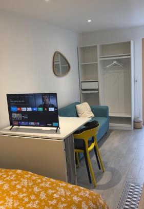 Elancourt Apartment | Studio neuf avec terrasse