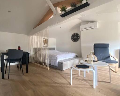 Blaye Apartment | Bright and Airy Studio with Comfort in Every Corner