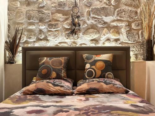 Arsenal Apartment | Stylish KENZO Studio with Jacuzzi & Restaurant Amenities