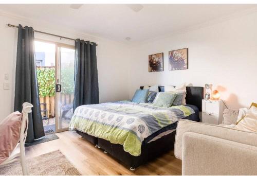 Robina Apartment | Cozy Studio by Bond University with Oceanfront Views