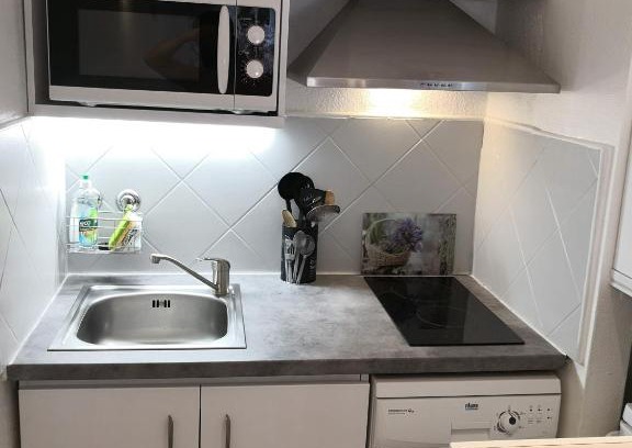 Fabron Apartment | Cozy Studio Near the Sea with Pool Access and Great Reviews
