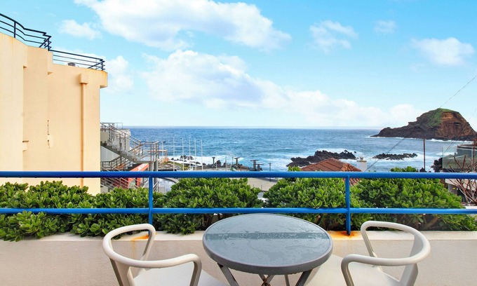 Porto Moniz Apartment | Unforgettable Studio 'Ninho Gaivota' with Ocean View & A/C