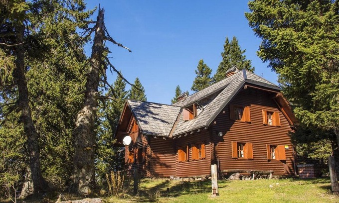 Ambroz pod Krvavcem Apartment | Cozy Studio at Krvavec Ski Resort with Inviting Sauna