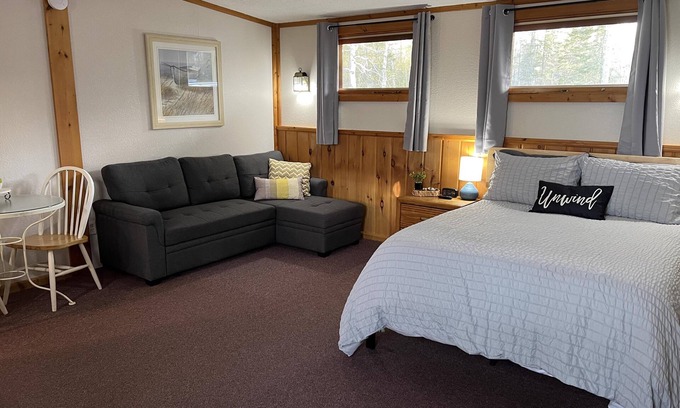 Paradise Apartment | Studio On Lake Superior near Whitefish Point and Tahquamenon Falls