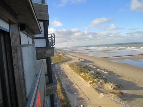 Middelkerke Apartment | Beachfront Studio with Ocean View and Private Access