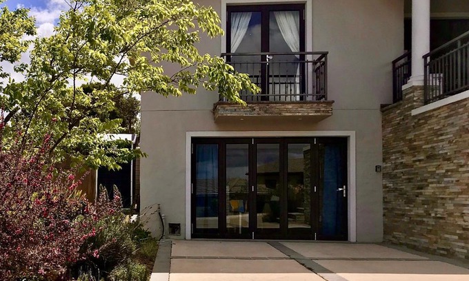 Grahamstown Apartment | Inviting Studio on the Hill with Child-Friendly Amenities
