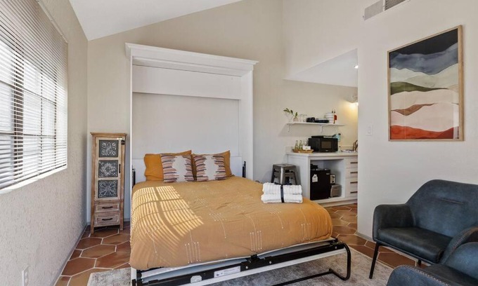 Las Casitas del Sur Apartment | Relaxing Studio on the Lake with Pool and Hot Tub