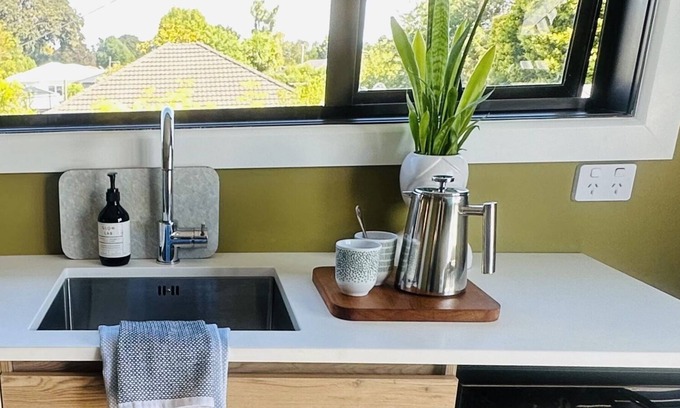Christchurch Apartment | Cozy Studio on Tree-Lined Street with Breakfast Included