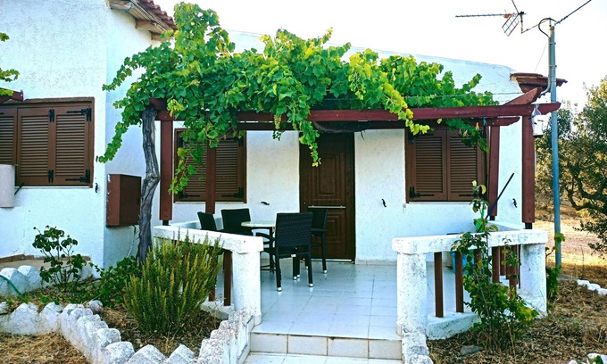 Palekastro Apartment | Oceanfront Studio One: Family-Friendly with Ocean Views