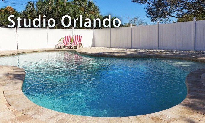 Altamont Manor Apartment | Secure Your Spring Getaway with Pool and Breakfast Delights