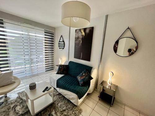 Sarzeau Apartment | Cozy Studio or Maisonnette in Sarzeau with Ocean Views