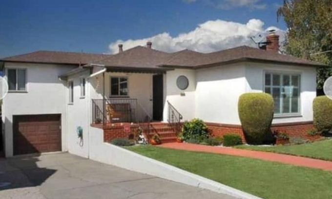 East Richmond Apartment | Discover Studio Paradise in a Family-Friendly Area