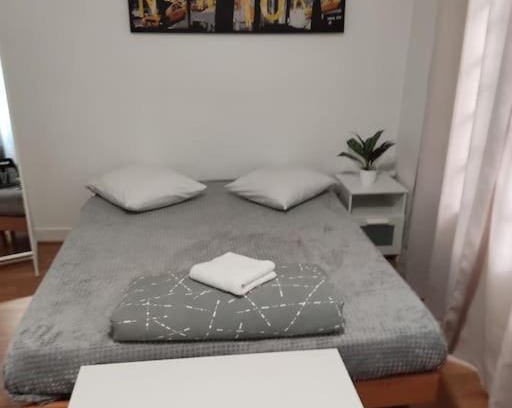 Parc-de-Montsouris Apartment | Relax at Studio Paris 13: Pool, Restaurant & Family Fun