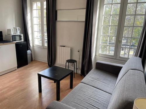 Parc-de-Montsouris Apartment | Cozy Studio Paris 14 with Pool and Family-Friendly Dining