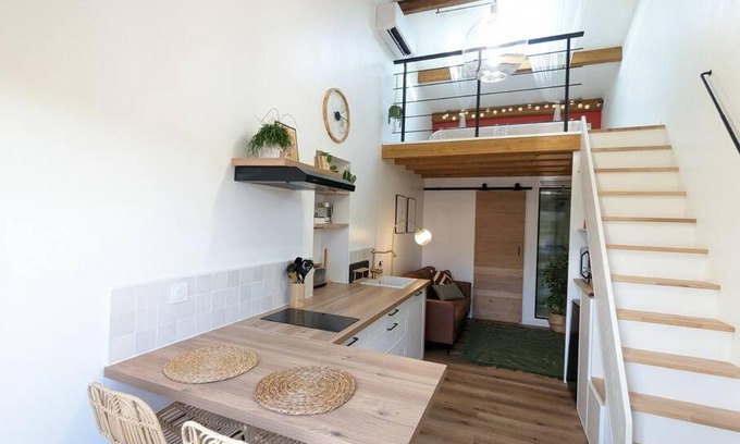 Saint-Nazaire Apartment | Cozy Studio for Two, Just 10 Minutes from the Beach