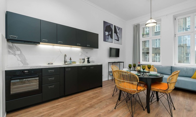 Grunwald Apartment | Cozy Studio Poznań with Breakfast & Family-Friendly Amenities