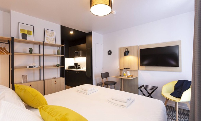 Sainte Marie - Saint Leon Apartment | Convenient Studio Near the Train Station, Steps from Attractions
