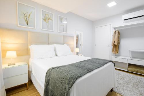 Praia do Jardim Apartment | Oceanfront Studio Praia do Jardim with Private Beach Access