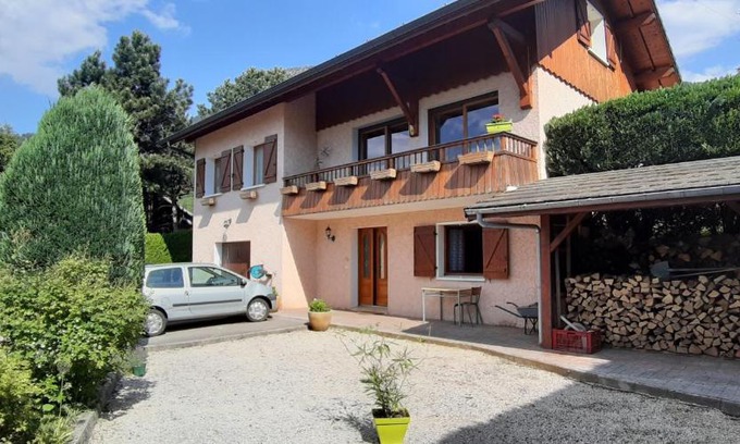 Faverges-Seythenex Apartment | Cozy Studio Near Lake Annecy – Pet & Child Friendly!