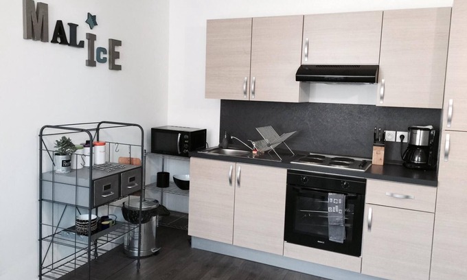 Bourg-les-Valence Apartment | Cozy Studio with Private Bathroom at Les Clercs Hotel