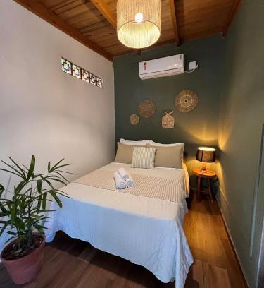 Rio Vermelho Sul House | Private Studio with Beach Trail and Ocean Views