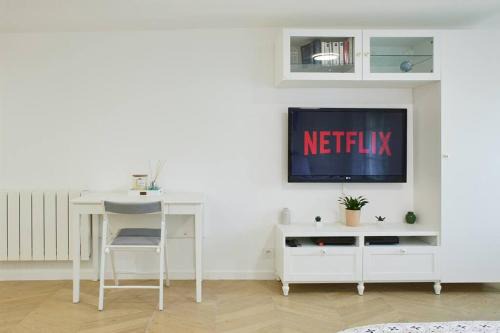 Prince–Marmottan Apartment | Cozy Studio Near Roland Garros - Pet Friendly & Highly Rated