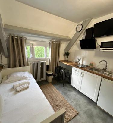 Caen City Centre Apartment | Convenient Studio Near City Center and Train Station