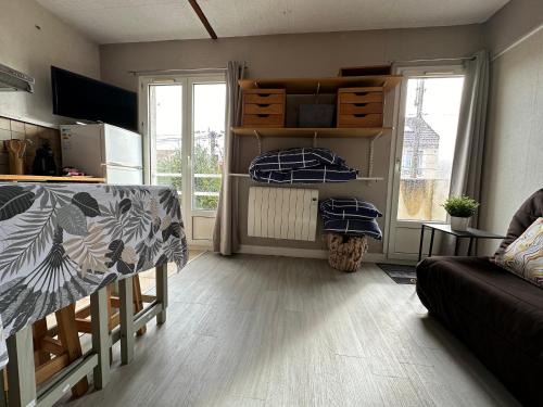 Stains Apartment | Convenient Studio Near RER D for Family-Friendly Stays