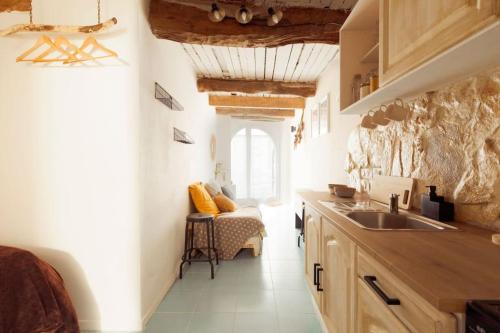 Puyloubier Apartment | Charming Studio Provençal in the Heart of Sainte-Victoire