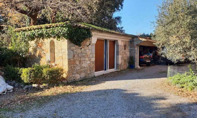 Draguignan Apartment | Inviting Studio Provençal - Family-Friendly Retreat Awaits