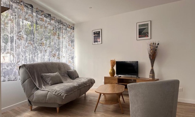 Saint-Nazaire Apartment | Modern Studio Near Airbus - Pet and Child Friendly Retreat