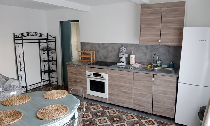 Salleles-d'Aude Apartment | Beautiful Studio with Garden Near Narbonne - Rated 10/10