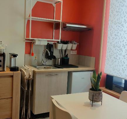 Villelaure Apartment | Charming Village Studio in Luberon - Rated 9.1/10