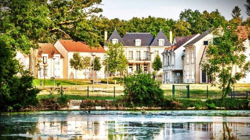 Le Mee-sur-Seine Apartment | Cozy 3-Star Studio with Ocean View & Private Pool
