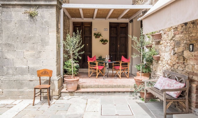 Radicondoli Apartment | Top-Rated Studio "Radicondoli" with Balcony & Wi-Fi